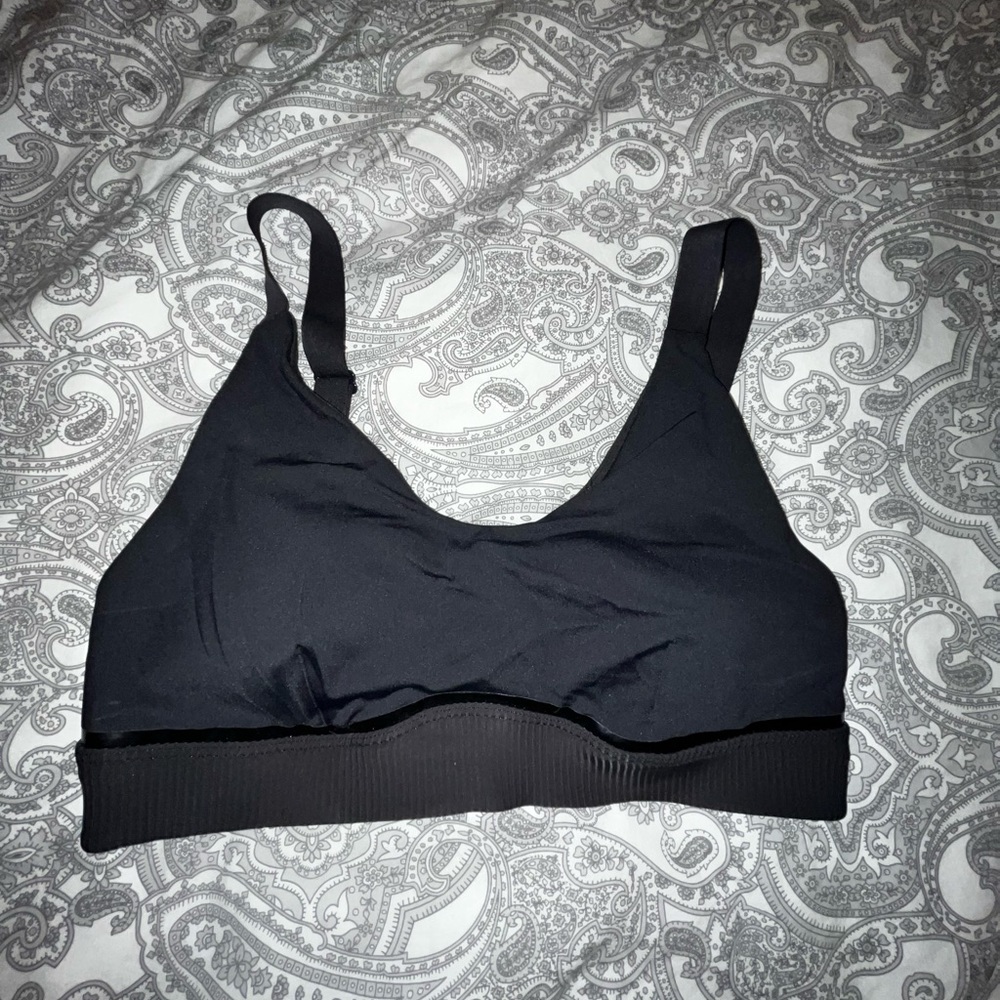 Lululemon black bra size 8